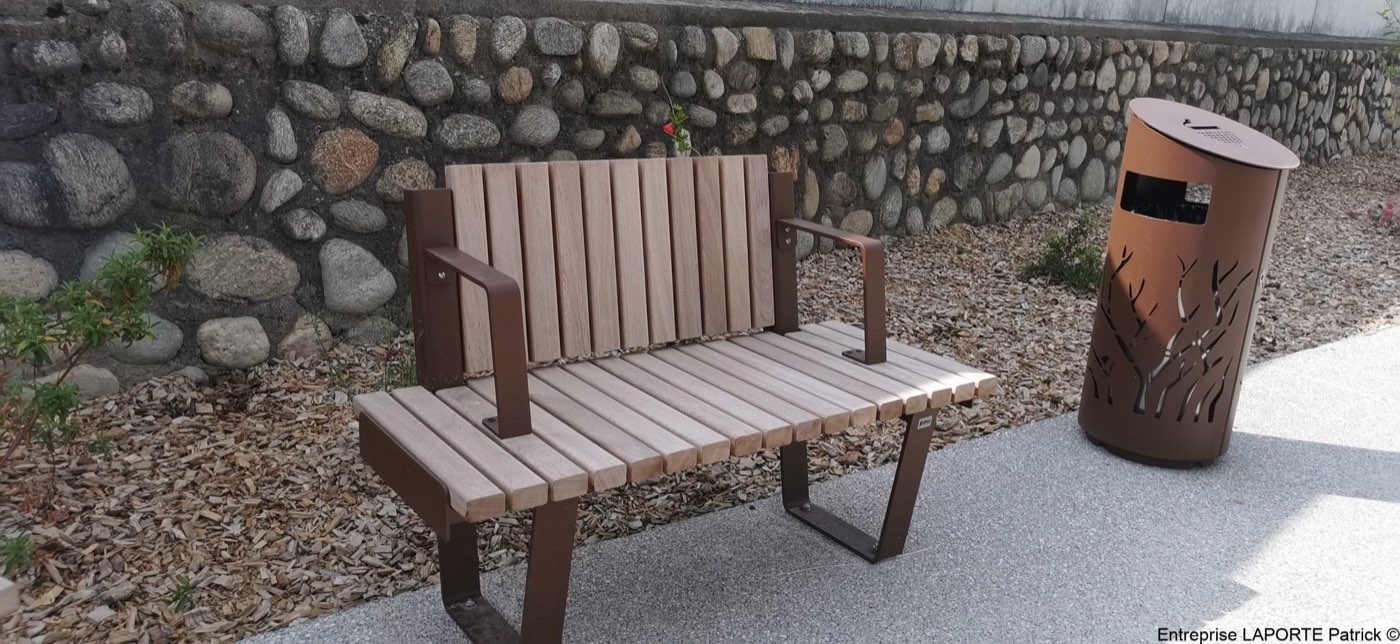 Banc & rampe d'accès réalisé sur mesure